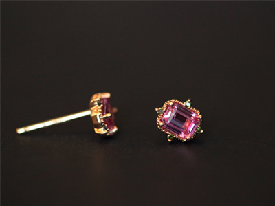 4P Green Diamond, Pink Sapphire Earrings 18K 4P 그린 다이아몬드, 핑크 사파이어 귀걸이