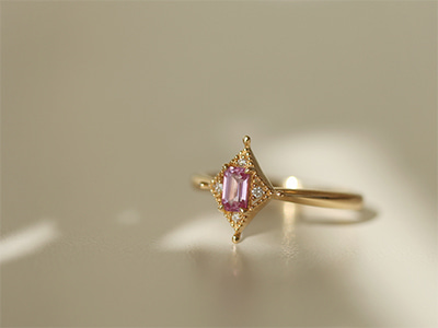 Melee Diamond, Pink Sapphire Paris Ring 18K 멜리 다이아몬드, 핑크 사파이어 파리스 반지
